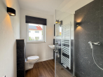 Badezimmer EG - Ein Haus. Zwei Einheiten. Viele Möglichkeiten