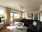 Wohnzimmer mit Ausgang zum Balkon - Hier müssen Sie nur noch einziehen!