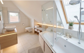 KI generiert - Badezimmer modern - Penthausetage in Weende!