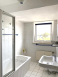 Badezimmer mit Fenster - Schicke Maisonettewohnung in Mengershausen